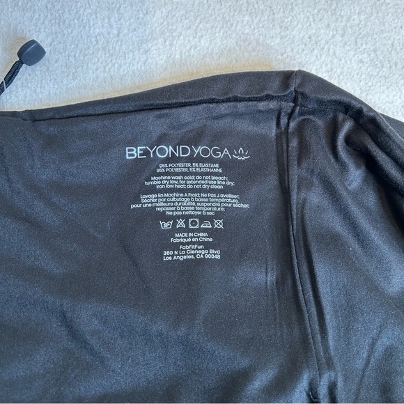 Beyond Yoga black‎ infinity scarf with pocket - Picture 6 of 6